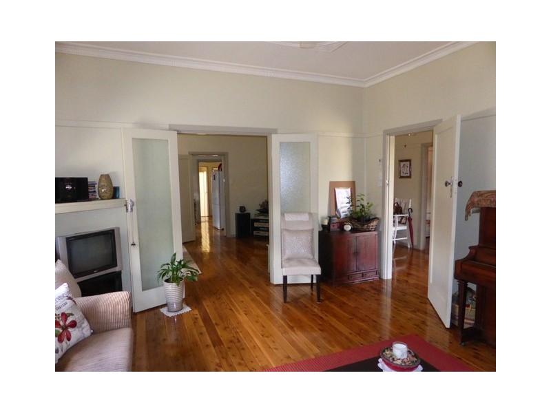 4 Rose Street, Parkes NSW 2870