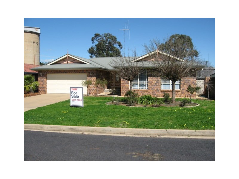 6 Caledonia Street, Parkes NSW 2870