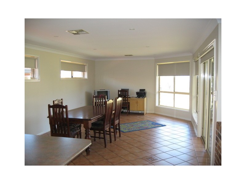6 Caledonia Street, Parkes NSW 2870