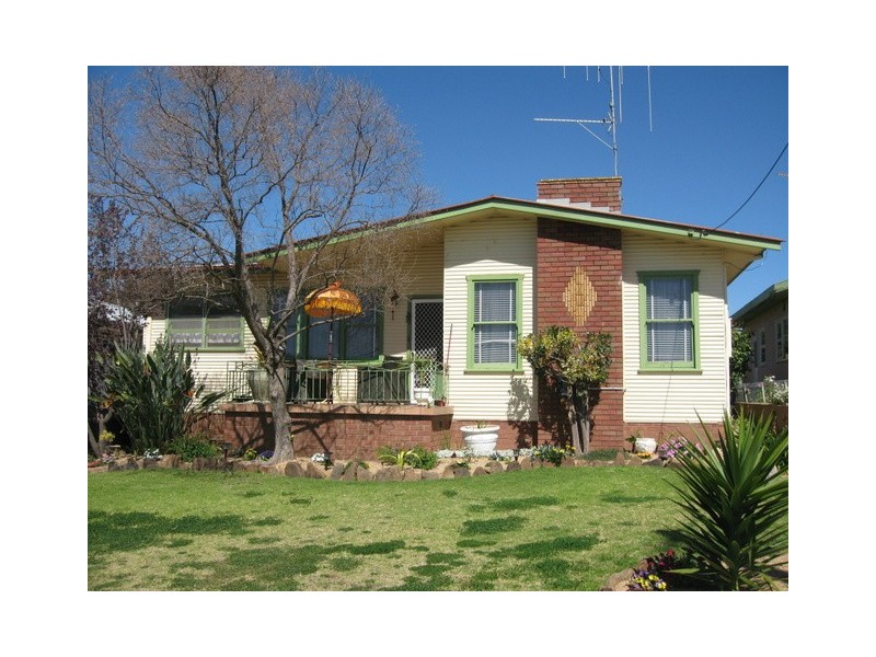 7 Hooley Street, Parkes NSW 2870