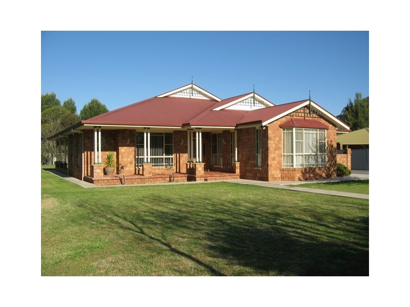 6 Coolabah Drive, Parkes NSW 2870