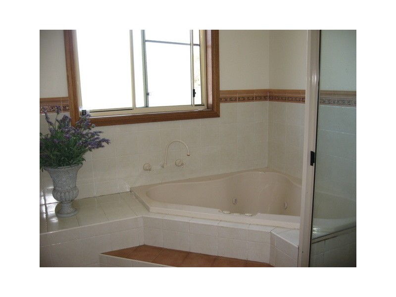 6 Coolabah Drive, Parkes NSW 2870