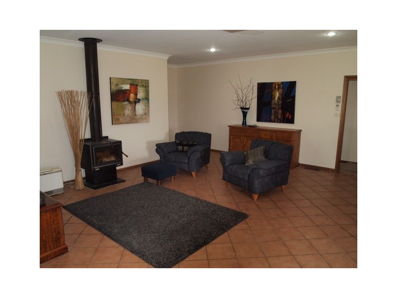 6 Coolabah Drive, Parkes NSW 2870