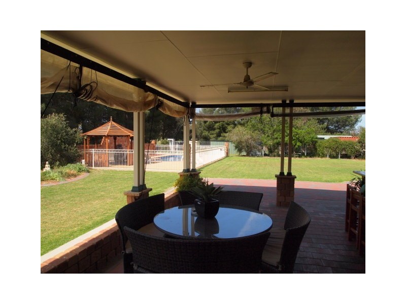 6 Coolabah Drive, Parkes NSW 2870