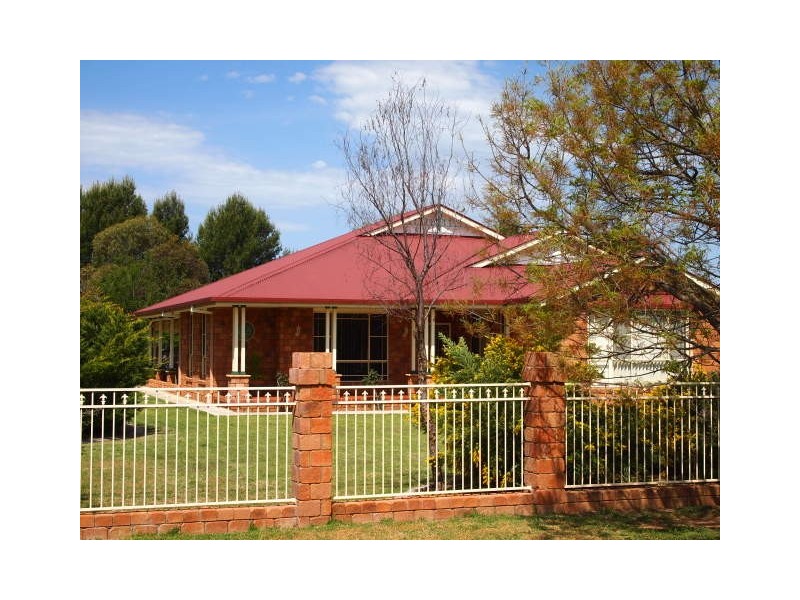 6 Coolabah Drive, Parkes NSW 2870