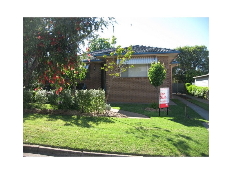 1 Hedgerow Avenue, Parkes NSW 2870