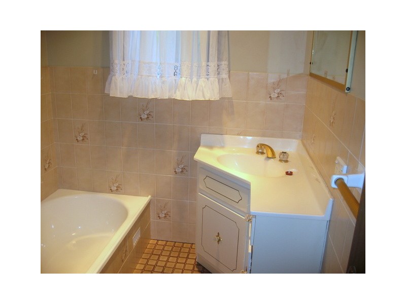 77 Victoria Street, Parkes NSW 2870