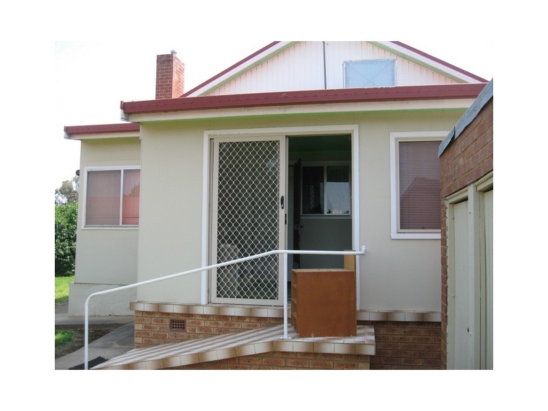 77 Victoria Street, Parkes NSW 2870