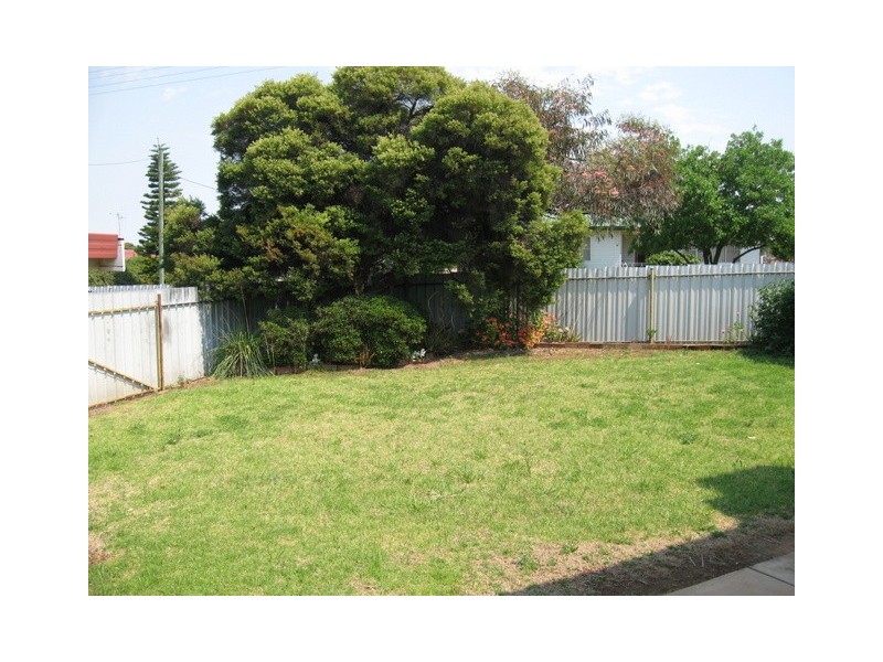 77 Victoria Street, Parkes NSW 2870