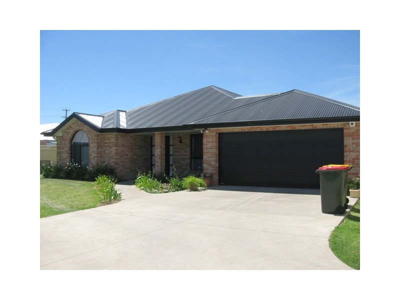 11 Dunstan Close, Forbes NSW 2871