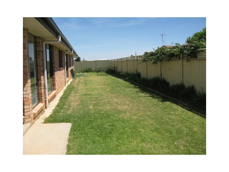 11 Dunstan Close, Forbes NSW 2871