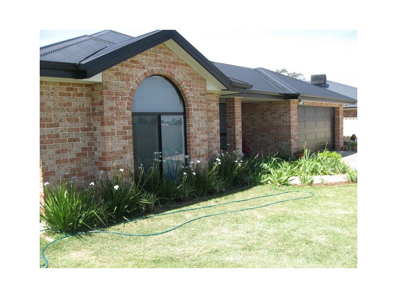 11 Dunstan Close, Forbes NSW 2871