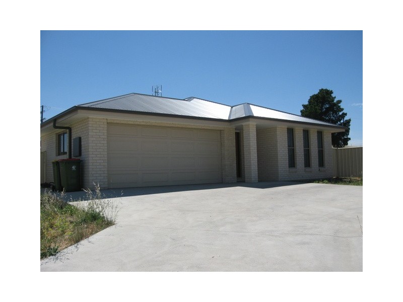 13 Basil Ave, Parkes NSW 2870
