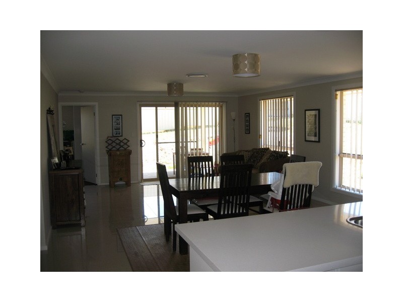 13 Basil Ave, Parkes NSW 2870