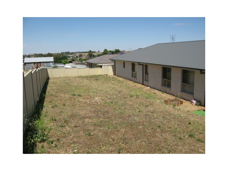13 Basil Ave, Parkes NSW 2870