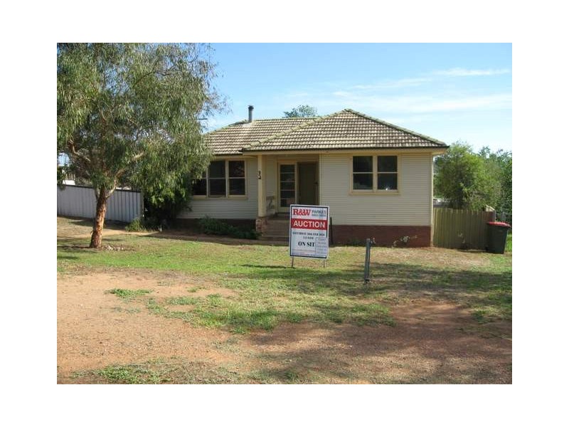 32 Medlyn St, Parkes NSW 2870