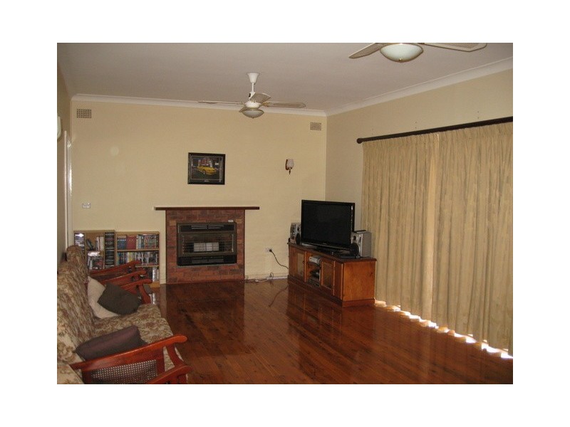 50 Lorking St, Parkes NSW 2870