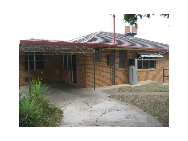 6 Lorger Street, Parkes NSW 2870