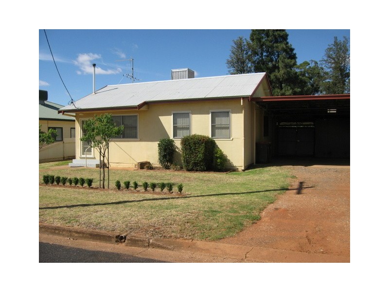 13 Macarthur Street, Parkes NSW 2870