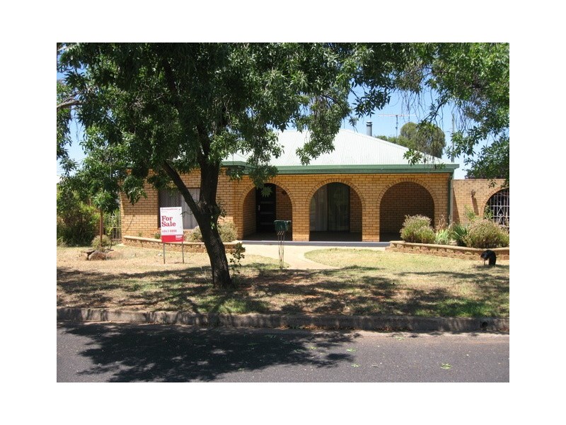 111 Dalton Street, Parkes NSW 2870