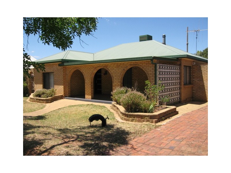 111 Dalton Street, Parkes NSW 2870