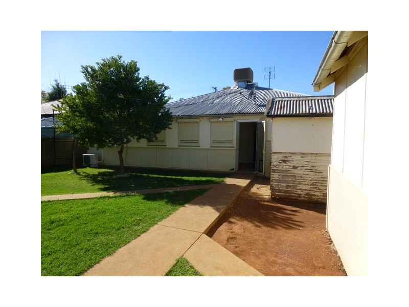 5 Carrington Street, Parkes NSW 2870