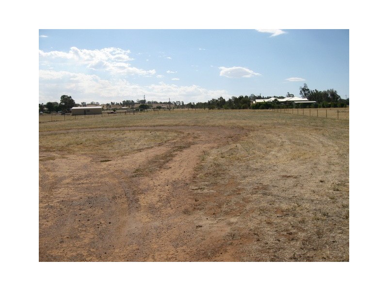 286 Nash St, Parkes NSW 2870