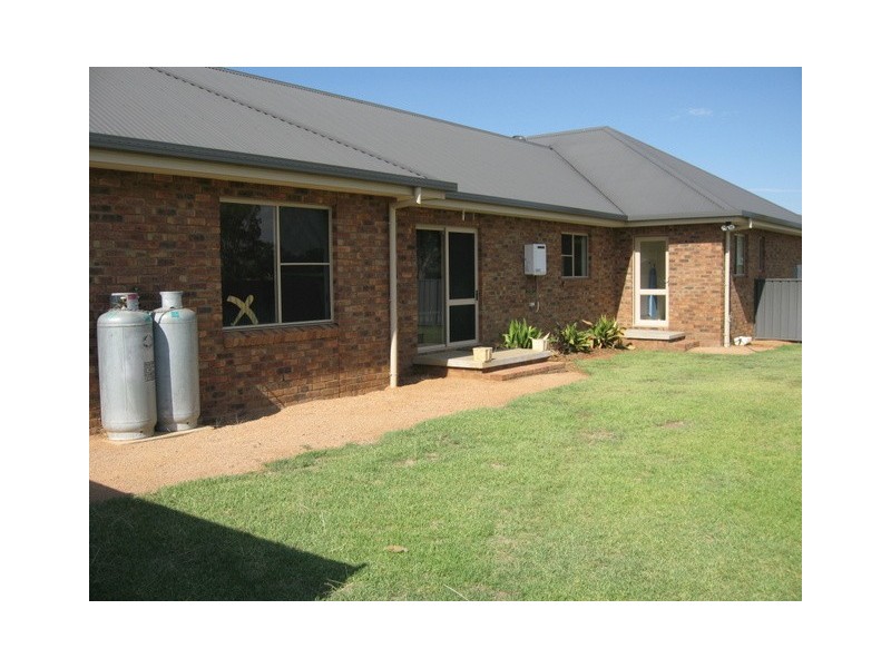 286 Nash St, Parkes NSW 2870