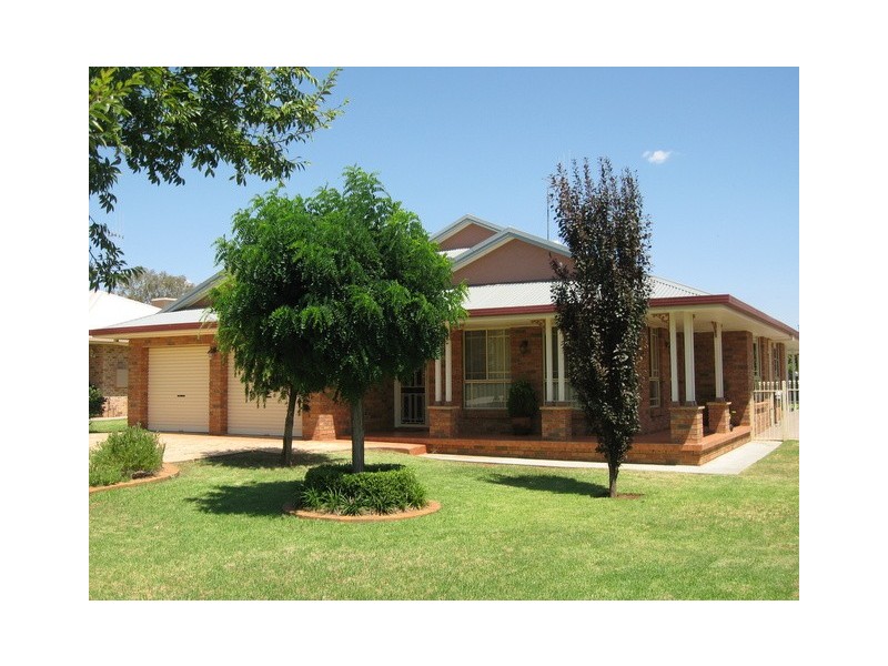 20 Arana Place, Parkes NSW 2870