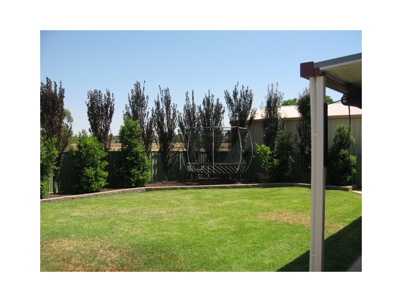 20 Arana Place, Parkes NSW 2870