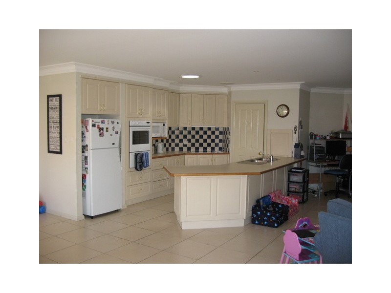 20 Arana Place, Parkes NSW 2870