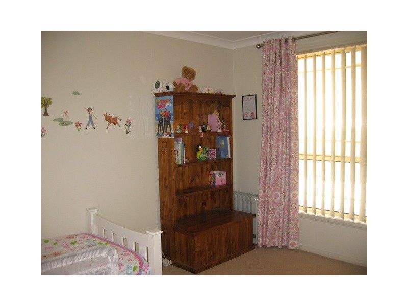 20 Arana Place, Parkes NSW 2870