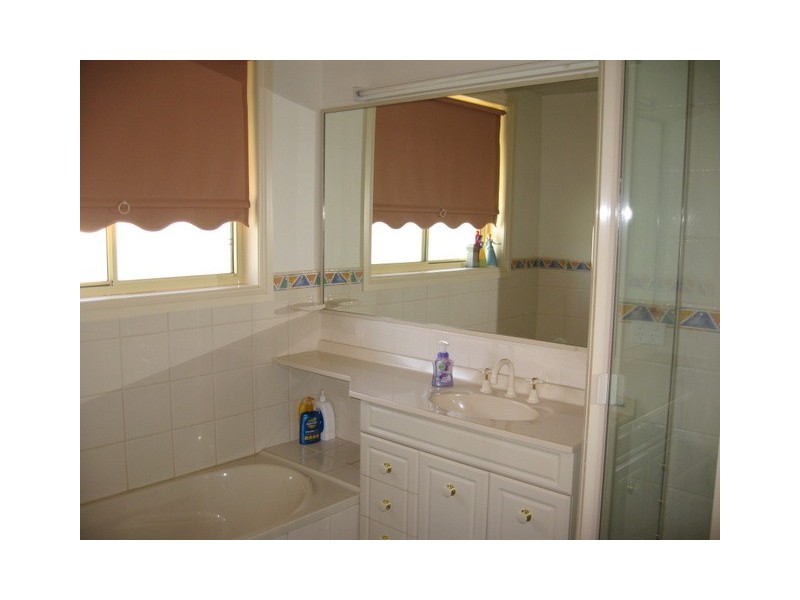 20 Arana Place, Parkes NSW 2870