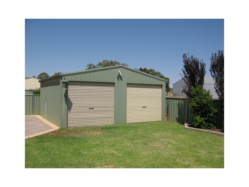 20 Arana Place, Parkes NSW 2870