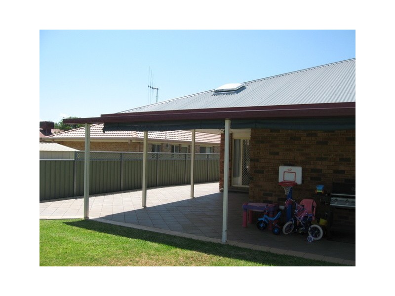 20 Arana Place, Parkes NSW 2870