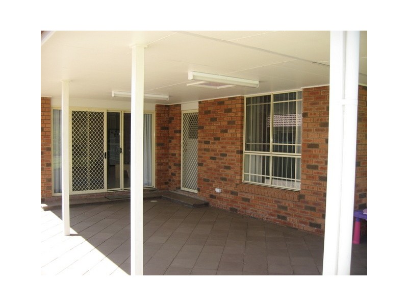 20 Arana Place, Parkes NSW 2870