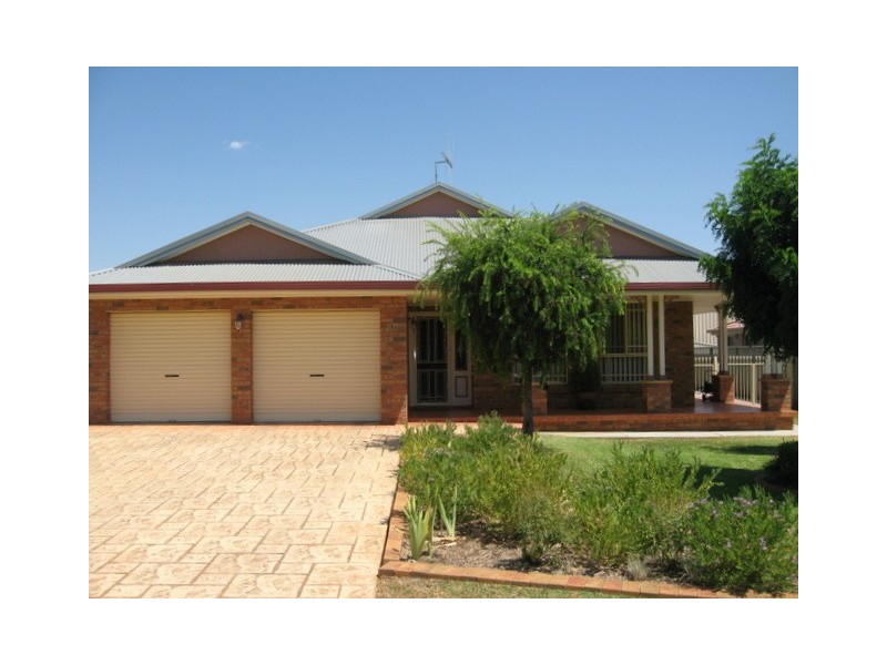 20 Arana Place, Parkes NSW 2870