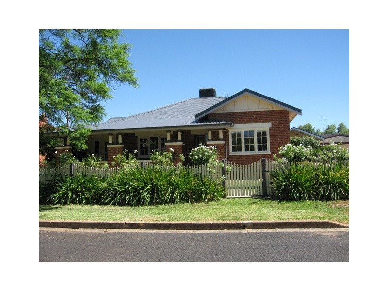 6 Rees Avenue, Parkes NSW 2870