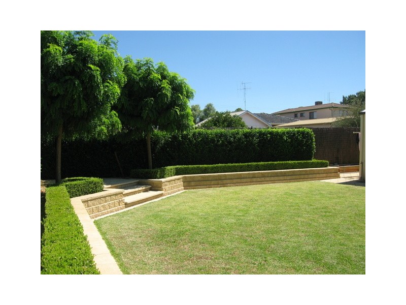 6 Rees Avenue, Parkes NSW 2870