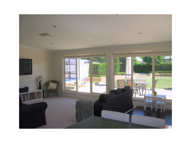 6 Rees Avenue, Parkes NSW 2870