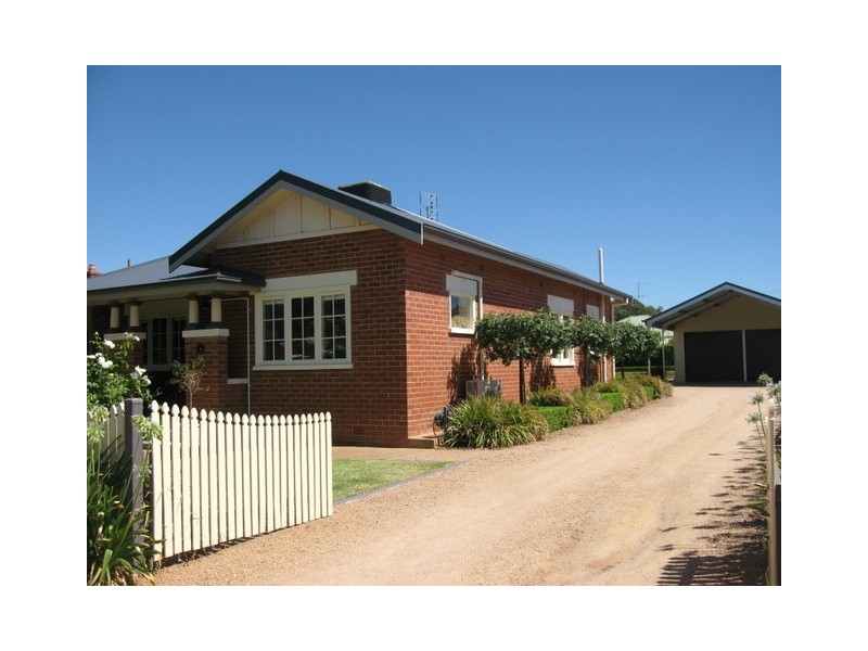6 Rees Avenue, Parkes NSW 2870