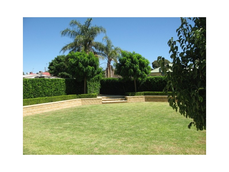 6 Rees Avenue, Parkes NSW 2870