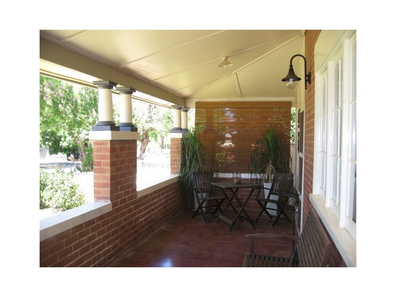 6 Rees Avenue, Parkes NSW 2870
