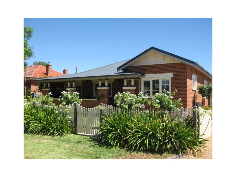 6 Rees Avenue, Parkes NSW 2870