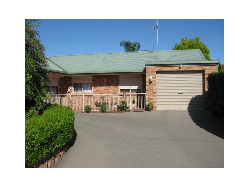 1/8 Cobden Place, Parkes NSW 2870