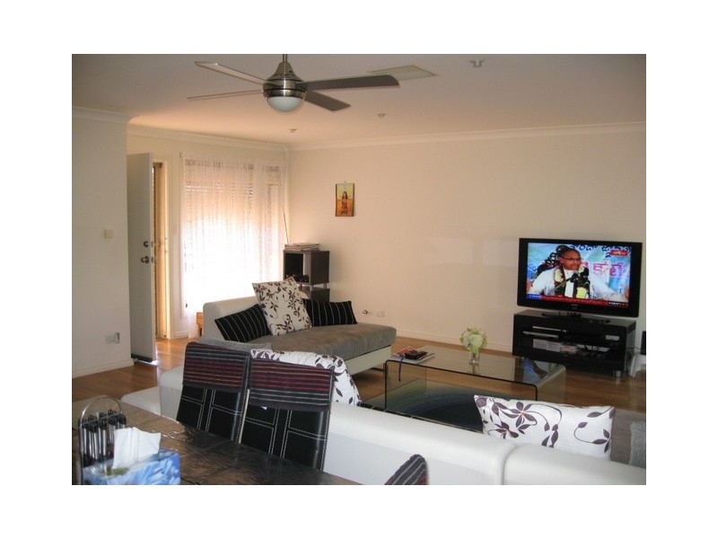 1/8 Cobden Place, Parkes NSW 2870