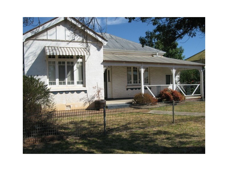 6 Close Street, Parkes NSW 2870