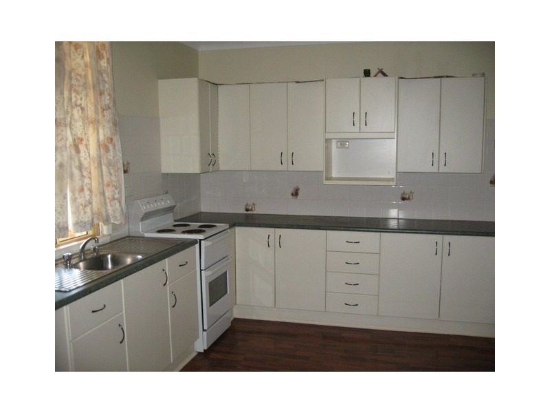 6 Close Street, Parkes NSW 2870