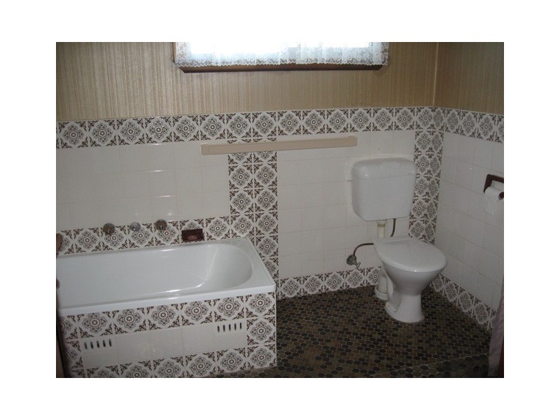 6 Close Street, Parkes NSW 2870