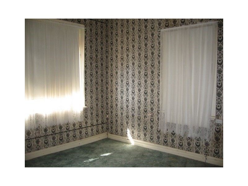 6 Close Street, Parkes NSW 2870